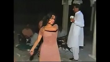 Shadi beautiful Mujra Live by Rukhsar, Way Mein Luttti Gaee