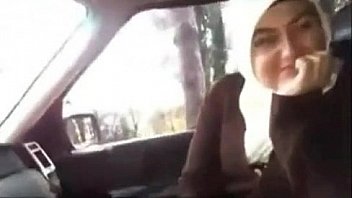 Turkish hijab blowjob (sucking) in car