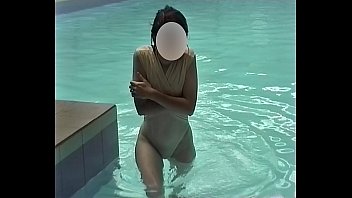 Girl gets out of pool shows off her cameltoe