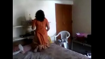 Cute desi housewife latest cam sex MMS scandal on indiansxvideo.com