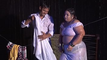 Sona Aunty ki wet boobs Hot show