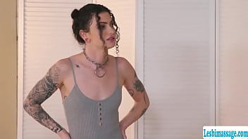 Tattooed babe and her bestfriend are in the empty massage parlor.After that,they start kissing each other and they lick their pussies and squirt.