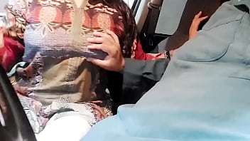 PAKISTANI REAL PREGNANT MOM FUCKED IN CAR