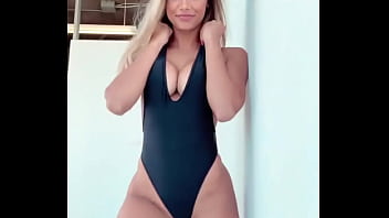 Novinha safada de bikini