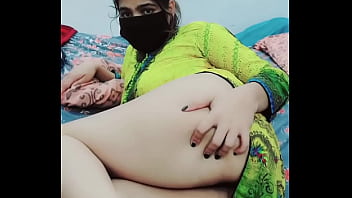 Indian Aunty Fucking Her Both Holes With Botle